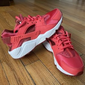 Nike Huarache kids size 5.5, gently used